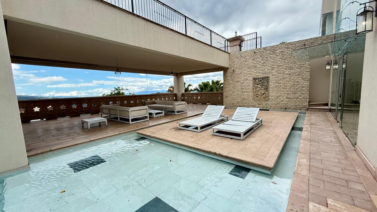 Venta de Casa en Escazú, alta Gama – Vista espectacular y Piscina privada