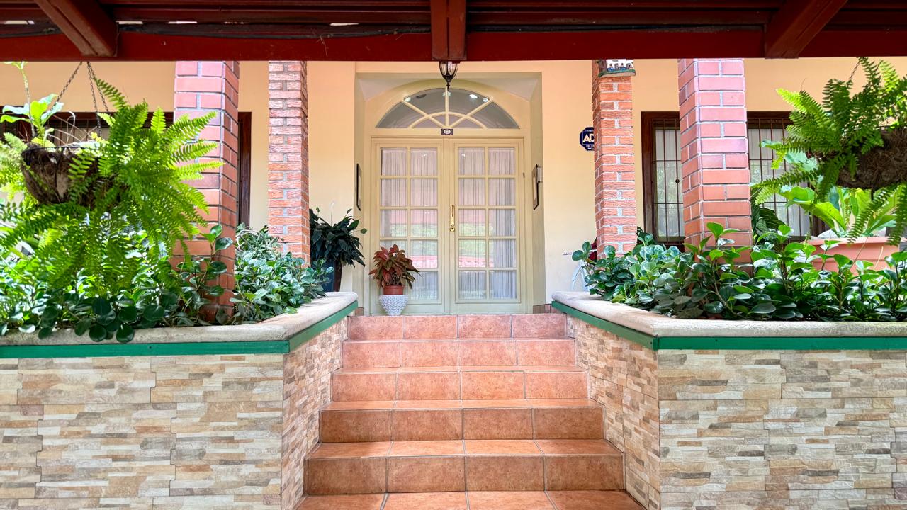 Casa de Lujo en Venta en Ciudad Cariari, Belén | Vista al Golf